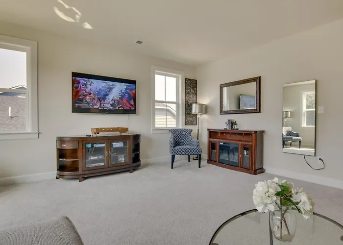 Modern Lewes Home W/ Deck, Grill + Pond View!