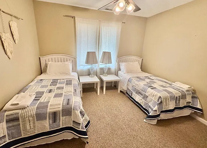 Elegant 3-Bedroom Condo In Lewes With Pond Views