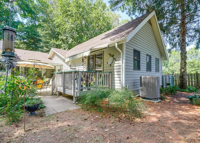 Unique & Artistic Retreat Near Rehoboth Beach!