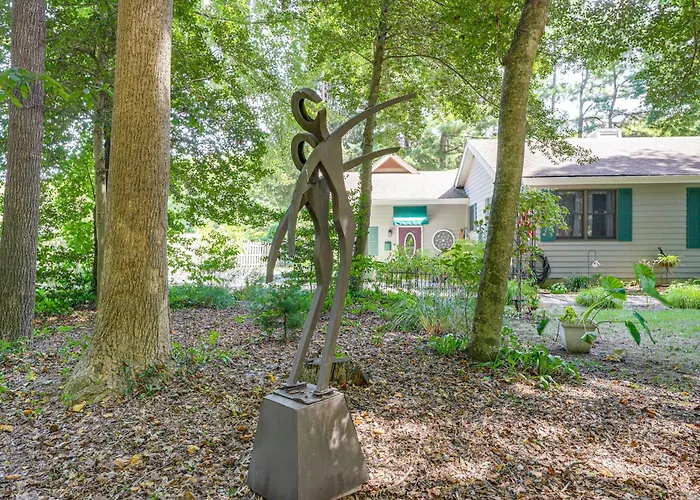 Unique & Artistic Retreat Near Rehoboth Beach!